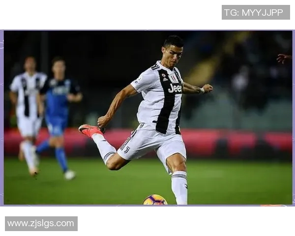 以足球球星奋斗精神为中心探讨新时代青年拼搏与梦想的力量